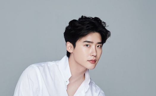 Mỹ nam 'Phụ lục tình yêu' Lee Jong Suk chính thức xuất ngũ