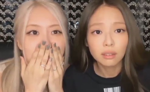 Blackpink: Jennie và Rosé đồng điệu nhau kỳ lạ trong màn ‘livestream’