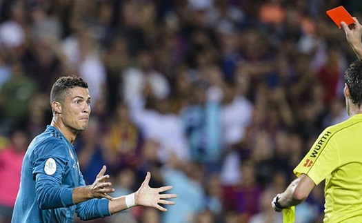 Cựu trọng tài Graham Poll: ‘Ronaldo đáng bị treo giò 12 trận, 5 trận là quá nhẹ’