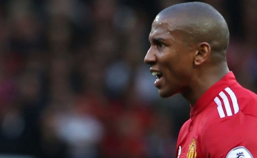 Thật bất ngờ, Ashley Young lại là hậu vệ trái tốt nhất của Mourinho