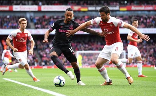 Arsenal 2-0 Everton: Lacazette, Aubameyang lập công, Pháo Thủ vượt mặt M.U, vào top 6