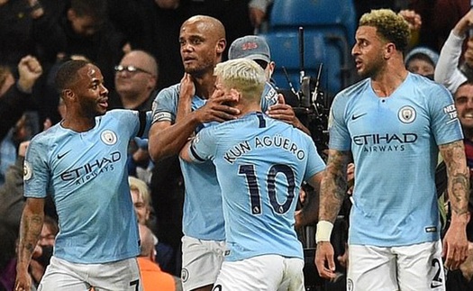 Man City: Các đồng đội kêu gào đừng sút trước khi Kompany lập 'siêu phẩm' sút xa