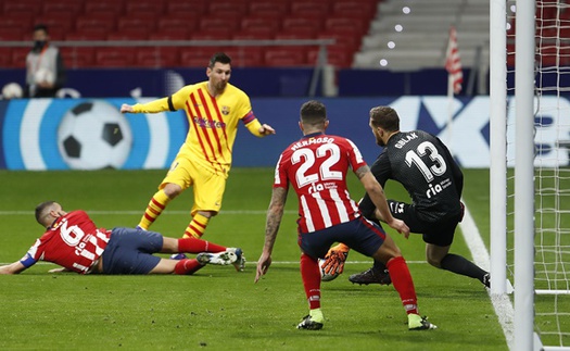 Atletico 1-0 Barcelona: Messi im tiếng, Barcelona lại thua, tụt xuống thứ 10 La Liga