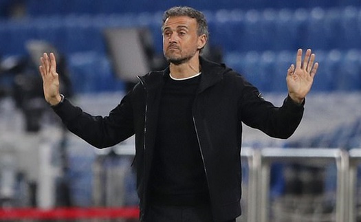 Luis Enrique gây sốc khi không biết Thụy Sĩ đá thiếu người trước Tây Ban Nha