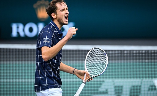 Đánh bại Nadal, Medvedev đấu Dominic Thiem ở chung kết ATP Finals