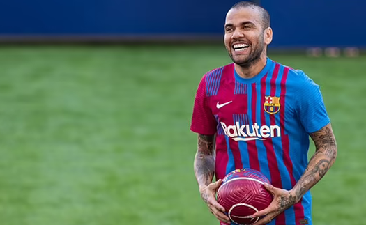 TIẾT LỘ: Barca và Dani Alves kí hợp đồng với điều khoản cực khó tin