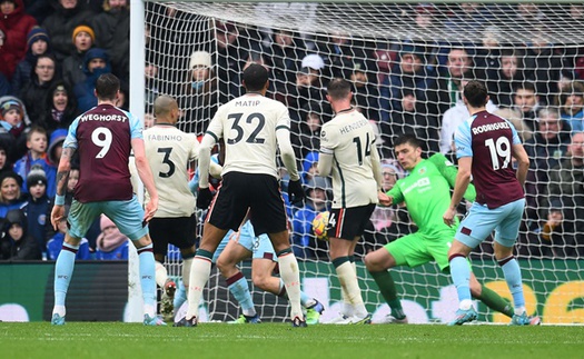 ĐIỂM NHẤN Burnley 0-1 Liverpool: Vẹn nguyên giấc mơ ‘ăn bốn’. Chìa khóa Arnold