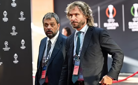 Phó Chủ tịch Juventus Pavel Nedved thác loạn với 3 cô gái trong hộp đêm