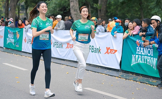 Hoa hậu Đỗ Mỹ Linh và Lương Thuỳ Linh tham gia giải chạy marathon ở Hà Nội