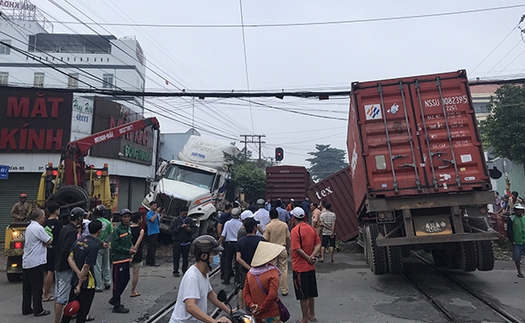 Tai nạn giao thông giữa tàu hỏa và xe container