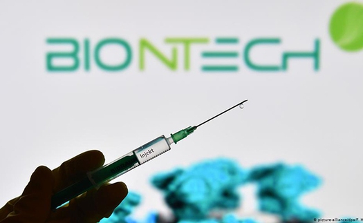 Dịch Covid-19: BioNTech bắt tay Pfizer để tăng năng lực sản xuất vaccine