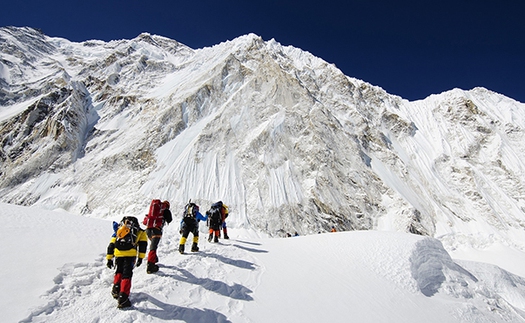 Đỉnh Everest đón các nhà leo núi trở lại kể từ khi dịch Covid-19 bùng phát