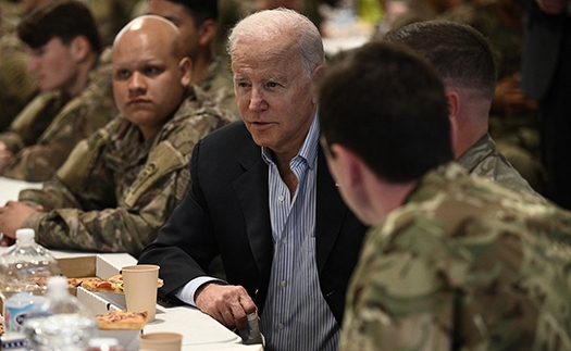 Tổng thống Mỹ Joe Biden họp với các bộ trưởng của Ukraine