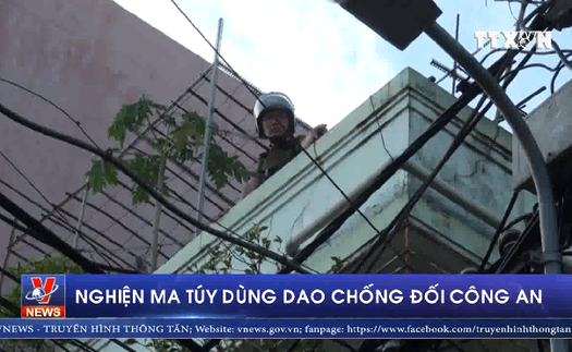 VIDEO: Thanh niên nghiện ma tuý dùng dao chống đối công an