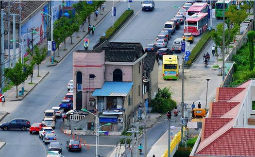 Ngôi nhà có móng vững nhất Thượng Hải: Đứng giữa đường suốt 14 năm không lay chuyển, vì chữ ‘tham’ đổi lại cái kết đắng