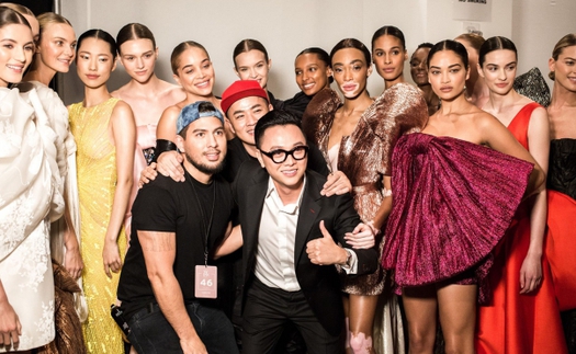 Dàn mẫu 'khủng' trình diễn BST của Công Trí tại New York Fashion Show