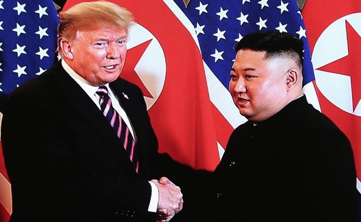 VIDEO: Đoàn xe chở Tổng thống Donald Trump và Chủ tịch Triều Tiên Kim Jong-un tới Khách sạn Metropole