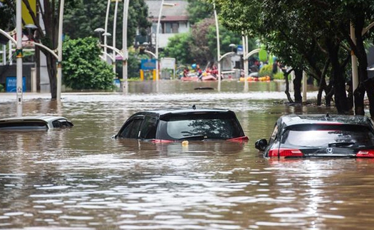 Bão Dujuan giảm cấp trước khi vào Biển Đông