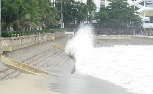 Bão số 9 đổi hướng di chuyển trên vùng biển phía Tây Bắc quần đảo Hoàng Sa, giật trên cấp 17