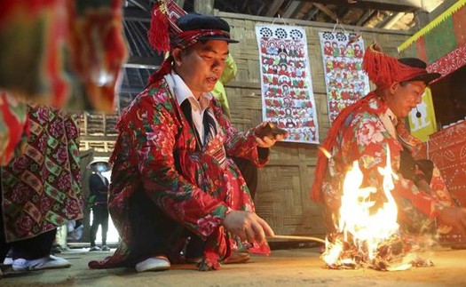 Hai bài văn khấn lễ hóa vàng, tạ năm mới từ mùng 3-10 Tết Nhâm Dần chuẩn nhất