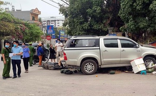 Thanh Hóa: Xe biển xanh mất lái lao lên vỉa hè làm 2 người tử vong