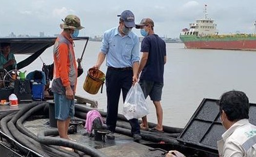 Bàn giao hồ sơ, tang vật trong vụ mua bán trái phép trên 91.000 lít dầu FO tại Tân Cảng Cát Lái