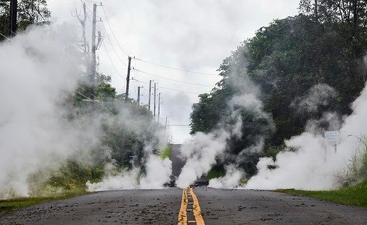 Cảnh báo núi lửa phun trào và động đất tiếp diễn ở Hawaii