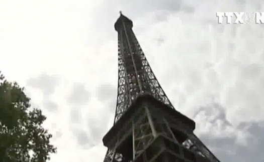 VIDEO: Tháp Eiffel bị đóng cửa do đình công