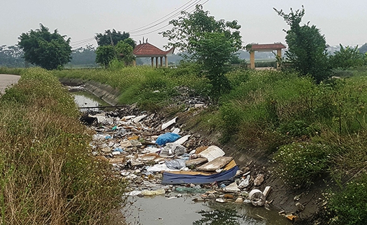 Chỉ đạo 'giải cứu' xử lý rác thải tồn đọng trên một số phố ở Hà Nội