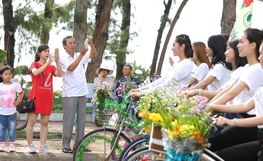 Những cô gái đẹp nhất Hoa hậu Đại dương 'náo động' phố biển Phan Thiết