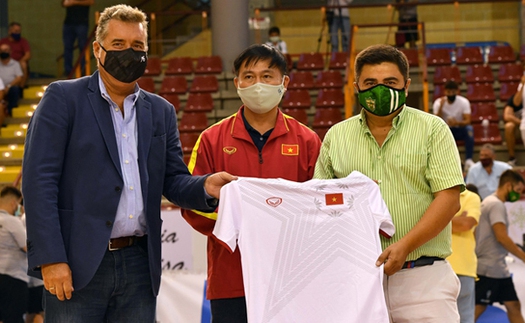 Trưởng đoàn futsal Trần Anh Tú: ‘Hồ Văn Ý sang Nhật chơi bóng sẽ phù hợp’