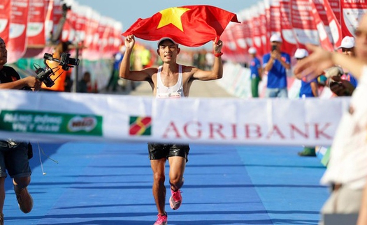 Hoàng Nguyên Thanh vô địch cự ly 42km tại Tiền Phong marathon 2020