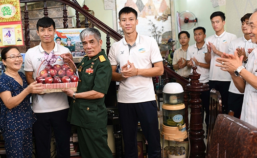Viettel FC tiếp tục truyền thống ‘uống nước nhớ nguồn’