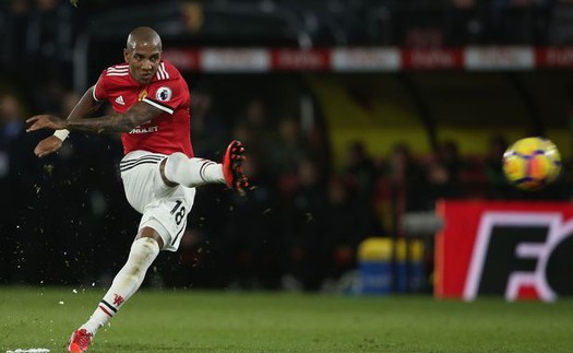 Ashley Young rực sáng: Chuyển nhượng này, đừng nhắc 'ForeverYoung' nữa