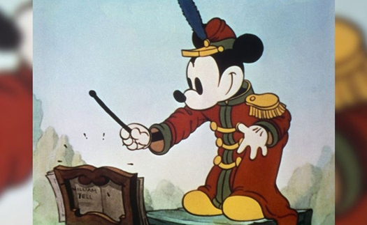 Chuột Mickey đón sinh nhật tuổi 90: Biểu tượng của Walt Disney qua những hình ảnh 'đi cùng năm tháng'