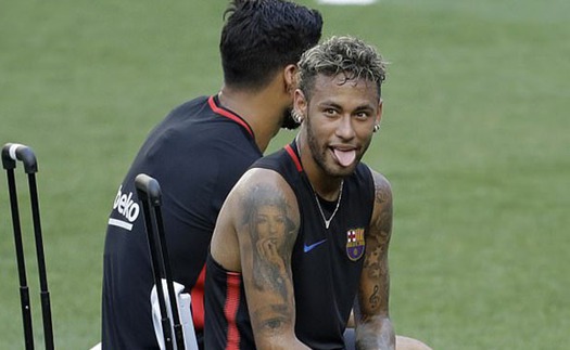 Neymar gặp ‘sự cố’ trên sân tập, tỉnh bơ trước thông tin sắp đến PSG