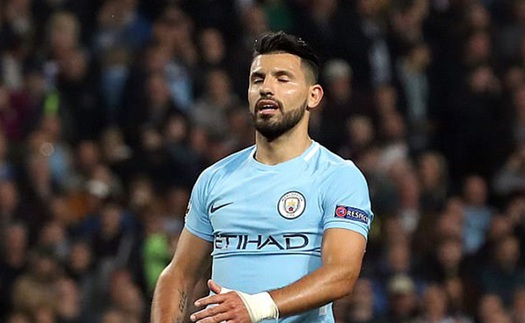 SỐC: Aguero di chuyển trong nhà còn khó, phải nghỉ lâu hơn dự kiến