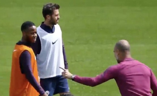 Cách Guardiola hướng dẫn Sterling cách ghi bàn gây sốt