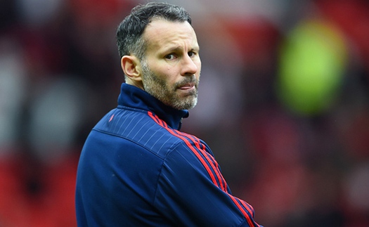 Bố đẻ chỉ trích Ryan Giggs: ‘Nó là đứa không bao giờ biết xin lỗi’