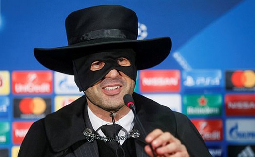 HLV Shakhtar Donetsk hóa trang thành 'Zorro' sau khi thắng Man City