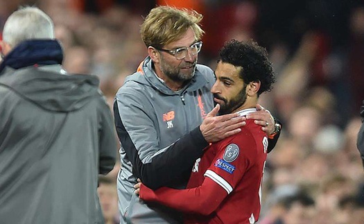 Juergen Klopp bất bình với quả penalty, Di Francesco mơ về một cuộc ngược dòng nữa