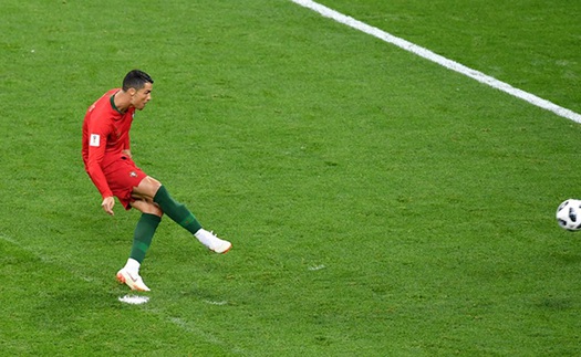 Ronaldo sút hỏng penalty vì bắt chước Messi, không chịu nổi áp lực từ... Harry Kane