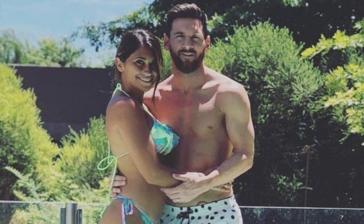 Vợ Messi diện bikini khoe dáng bên chồng sau 3 lần sinh nở