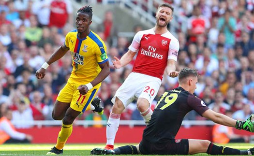 Mustafi mắc lỗi trong cả 3 bàn thua của Arsenal, bị coi là hậu vệ vô dụng nhất lịch sử