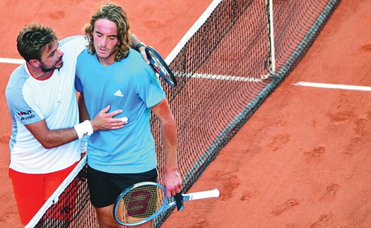 Roland Garros: Tsitsipas phải bật khóc sau cuộc đua marathon 5 tiếng đồng hồ với Wawrinka