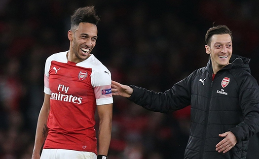 Aubameyang vượt Oezil, trở thành cầu thủ nhận lương cao nhất Arsenal