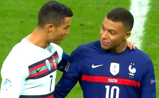 CĐV phát sốt vì khoảnh khắc thân mật đáng yêu giữa Ronaldo và Mbappe