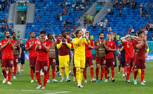 Yann Sommer tỏa sáng: Một Cung điện mùa hè ở EURO