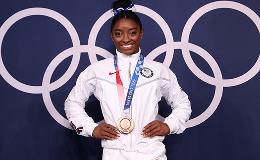 Simone Biles trở lại, giành HCĐ Olympic Tokyo để lập kỷ lục