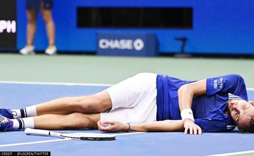 Medvedev lý giải màn ăn mừng gây sốc khi hạ Djokovic